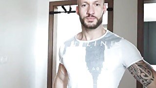 Bodybuilder David Jerks his Big Uncut Cock