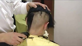 Chinese girl Go bald Cute bald haircut