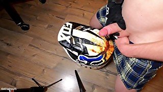 Boy jerk off on MX Cumhelmet