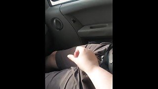 Bbw gives hand job in vehicle