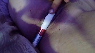 Mírame metiéndome un corrector por mi vagina 😈