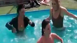 Wam Lesbos Play Wet In The Pool