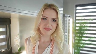 Cute blonde babe Kitty Li wants to lose her anal virginity