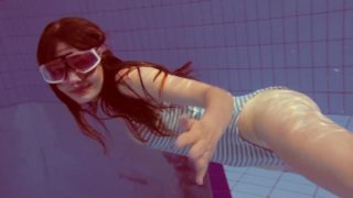 Sexy Libuse underwater in the pool