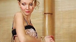 Skinny and gorgeous blonde babe craves to play bondage games