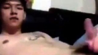 asian twink jerking off on bed on cam (1'12'')