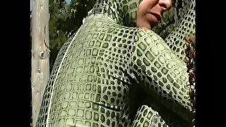 Outdoor spandex snake (clip)