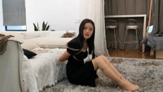 Amateur Asian Teen Fucks Her Boyfriend In a Hotel