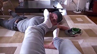 GUY GETS HIS FEET WORSHIPPED OTHER GUY CUMS