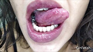 Mouth, tongue, uvula and teeth show