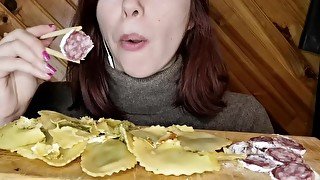 ASMR MUKBANG FEEDERISME raviolis épinards ricotta 