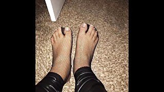 Fishnet feet