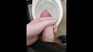 Big uncut cock pissing! 💦💦