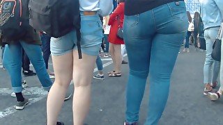 Big ass girls in tight jeans