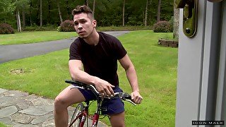 Hipster gay dude comes up to his boyfriend's house for a wild fuck