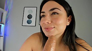 Brand new webcam babe has a pair of big boobs, nude body and good blowjob skill