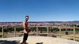 Me MASTURBO en el mirador de la ciudad de LEÓN, ESPAÑA