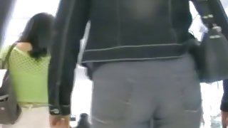 Two women with nice butts & tight pants in a shopping center candid porno