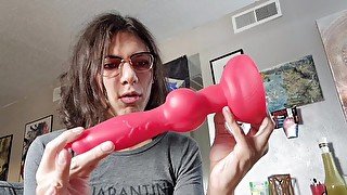 My Recommended beginner's Dildo (Toybox showcase 1) Bloopers in the back!!