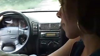 Hot tranny does him handjob in the car