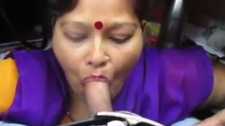 Desi aunty giving blowjob and deepthroat drank cum