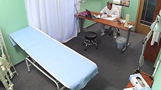 FakeHospital Sweet Doctor gives Valentine