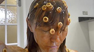 Relax to Sploshing in Spaghetti Hoops - WAM Video