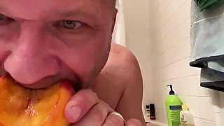 Peaches=Pussy and I love to eat both