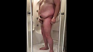 Fat guy takes a quick shower