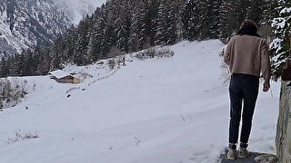 pour faire l'amour DANS LA NEIGE pendant une RANDONNÉE, plein air forêt et chant des oiseaux