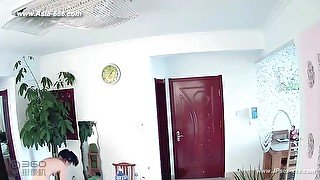 Hackers use the camera to remote monitoring of a lover's home life.225_2