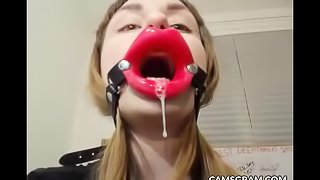 Flirtatious Amateur Sucks On A Dildo For You