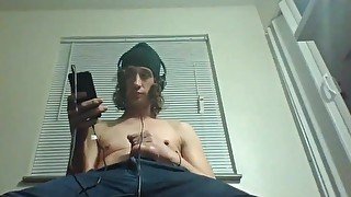 Headphones & Beanie On Barechested And Stroking Lazily To Porn