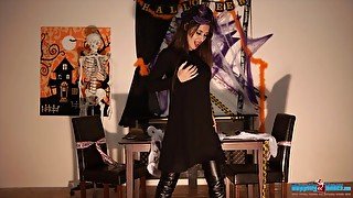 Jess West - Spooky Spunk - BoppingBabes