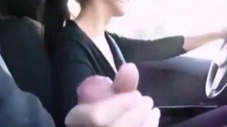 Female Uber Driver Gives Her Passenger A Handjob