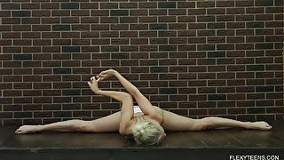 Fit blonde teen can bend her body in amazing ways