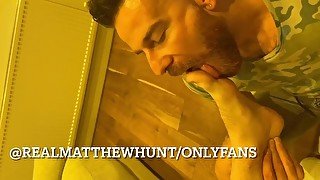 Feet Worship straight man, licking sucking