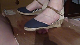 231lb BBW COCK CRUSH IN ESPADRILLE WEDGES WITH BAREFOOT CUM SHOT