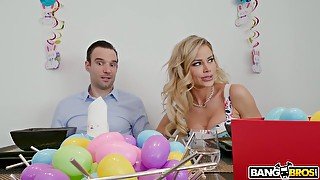 Horny dude gets a good blowjob from lustful babe Jessa Rhodes