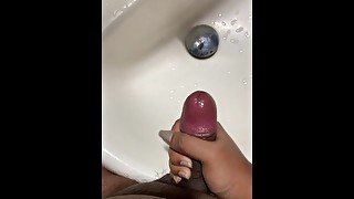 She's giving him a Surprise Hand Job until he cum 🥵🫠😱