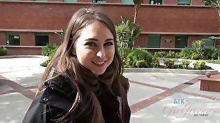 A Date With Riley Reid At The Aquarium