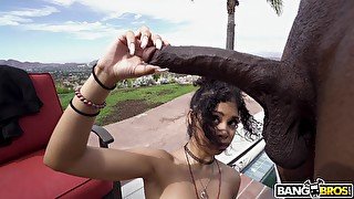 Black dude devours ebony pussy in sunny outdoor shag