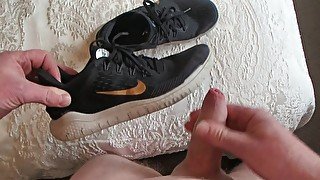 Teen girls nikes