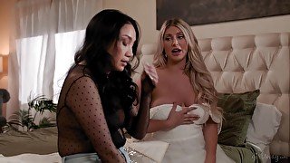 Vicki Chase, Kayley Gunner - Holy Matri-moly!: Loose Threads