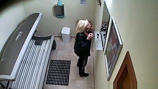 Slow Pussy Masturbation in Public Solarium