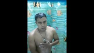 Anualidad en el baño termino masturbandome