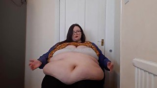 BBW SSBBW SHOWS OFF ENORMOUS BELLY IN KITCHEN