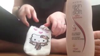 Asmr feet moisturizing