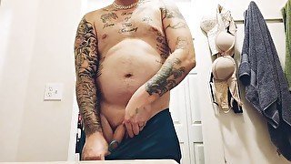 Sexy jerk sesh for hot tattooed stud