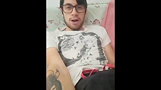 Jerk Off Con Grossa Bestia Di Questo Ragazzo Dotato Ed Eccitato